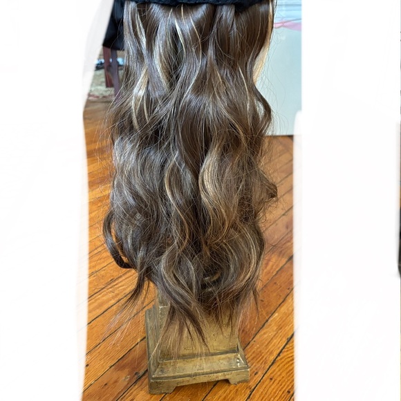 BEANIE W  Brown Wavy Hair Extension FULLY ATTACHED - Picture 11 of 15